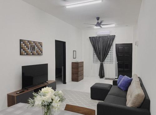 MamaShy Homestay Manjung -FREE WIFI- in Seri Manjung
