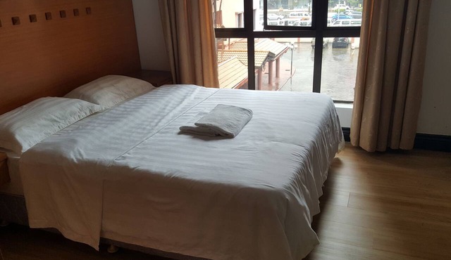 Marina Court 3bedroom Apartment Sleep 6pax Pool View with kitchen and balcony