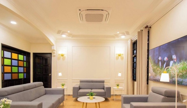 Massive 8-Bedroom Petaling Jaya Holiday Home, Sleeps 16+ Near Kuala Lumpur