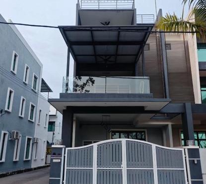 Melaka 9km jonker street,12pax sea view 3storey house