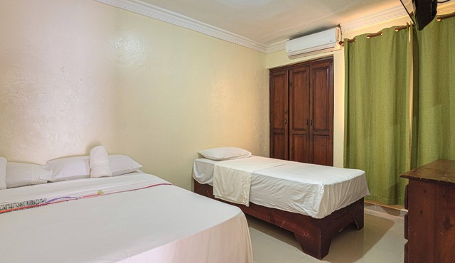 Modern 1-Bedroom Apartment with Private Balcony Fast Wi-Fi Free Parking in Santo Domingo Este
