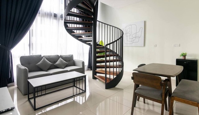 Modern Duplex Stay for 6 Near Jonker St