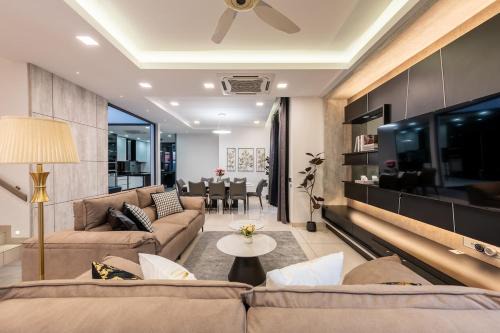 Modern Elegance 17pax House Setia Alam Mall