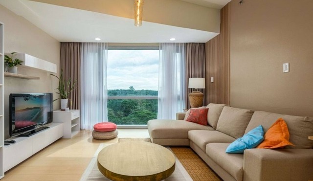 Modern Luxe Stay: 2BR City Escape