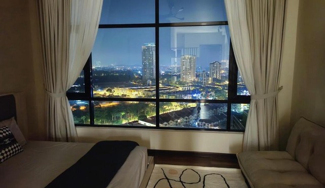 Molek Regency Studio 10 min Austin I 15 min CIQ -4pax PetFriendly, Netflix High Floor Unblock City Pool View, 1Carpark
