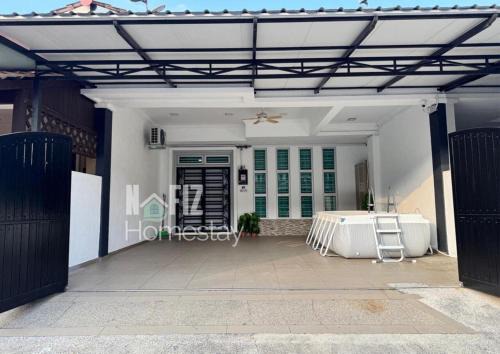NAFIZ Pool Homestay Melaka - Fully AC 4 Rooms with 3 Toilets, PS4