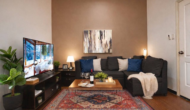 New! 2BR w/City Views in Makati & Fast Wi-Fi!