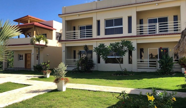 New 6BD guest-friendly complex with private pool in central Sosua, AC/TV/Wifi in Sosúa
