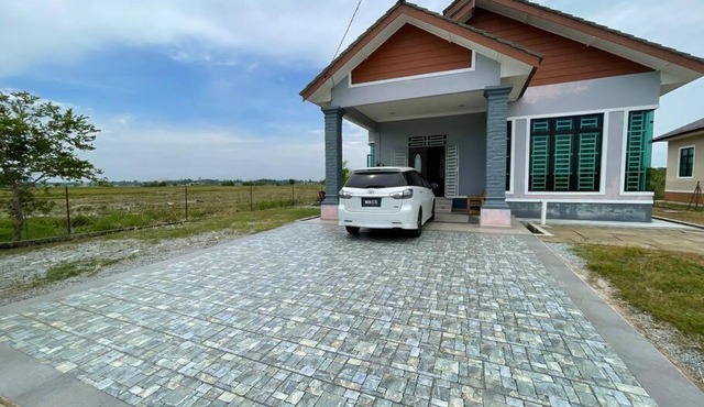 Nice bungalow with view of paddy fields