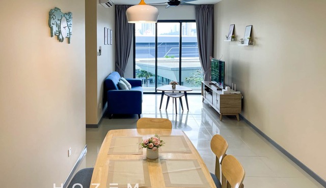 Nice Pool View 3BR Near Desa Park / Mont Kiara in Kuala Lumpur