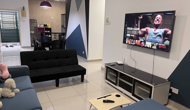 Nice view unit with 3 bedrooms and 2 bathrooms in Kuala Lumpur