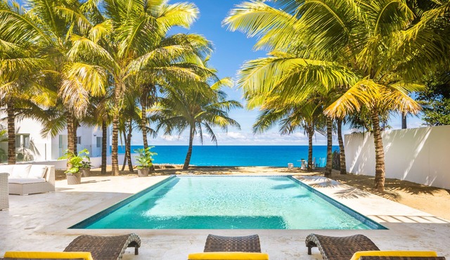 Ocean Front Villa with spectacular views! in Sosúa