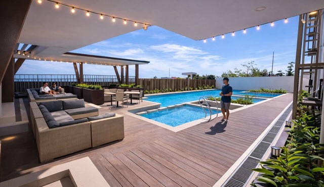 Ocean View 1BR near Airport/Pool & Rooftop Terrace in Lapu-Lapu