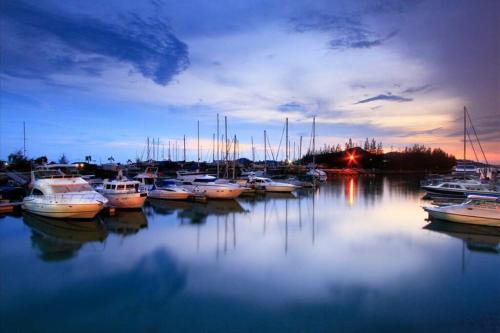 Omari - Tiara Bay Marina Island Lumut Homestay