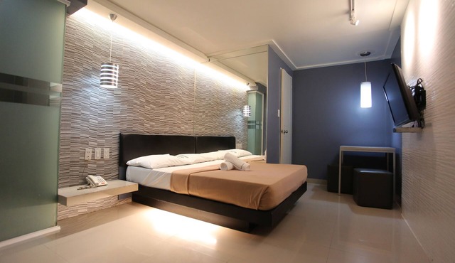 One Serenata Hotel Bacoor in Bacoor City