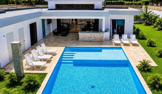 Open-Plan Pool Villa 3 Suites Casa Linda in Sosúa