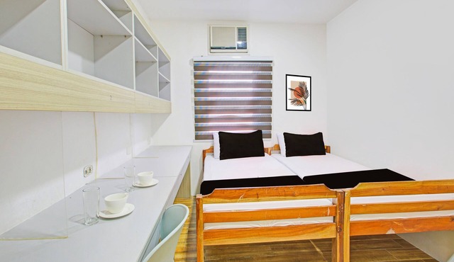 OYO 1144 1318 Residences