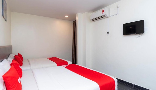 OYO 44095 Bluewater Hotel (2) in Mersing