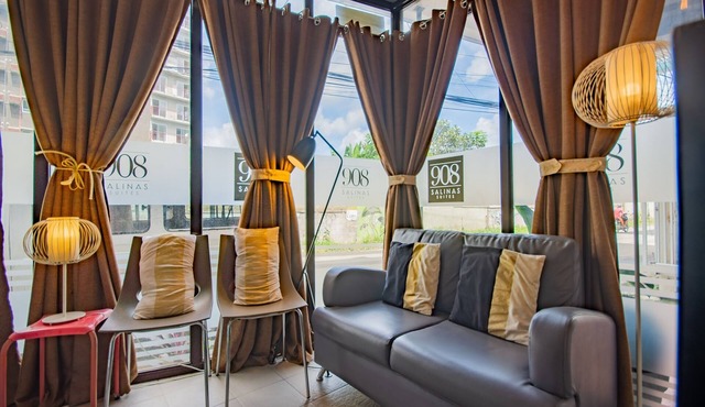 OYO 707 908 Salinas Suites