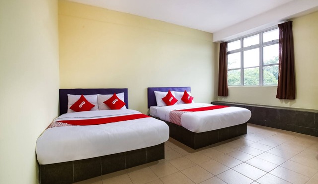OYO 89585 Hotel Happy Inn