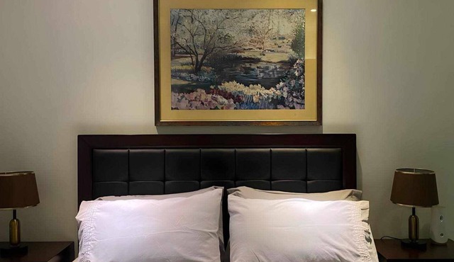 PADGETT PLACE - 5 mins walk to Ayala Center. Spacious 45 sq m Condo.