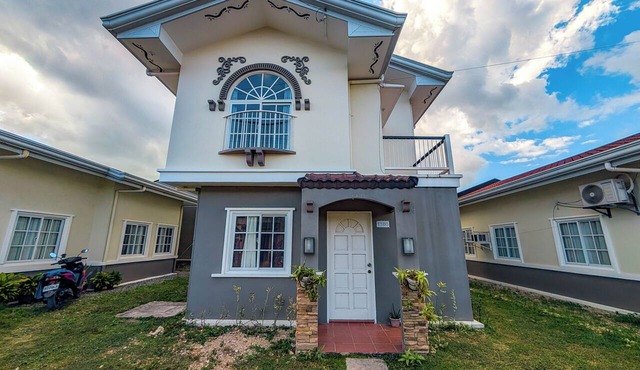 Panglao 4 Bedroom Family and Group House With Pool