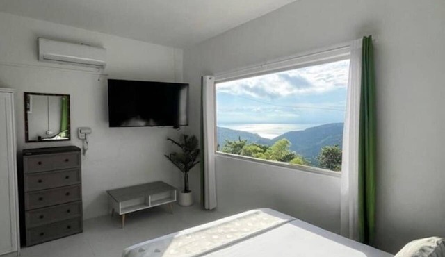 Panoramic Sunset & Sunrise Views, Spacious 2BR Getaway in Oslob