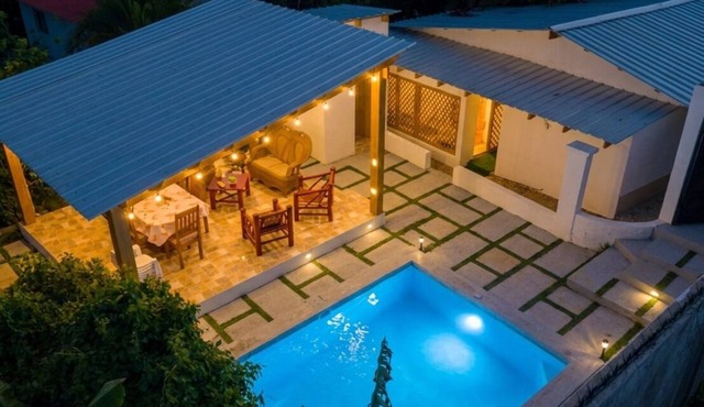 Peace by de river, mountain vew, hot pool- Jacuzzi, bbq, 3 bsr, PRIVATE PROPERTY in Las Guázaras
