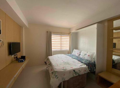 Pool level Persimmon Condo w/kitchen unit 615 in Cebu City