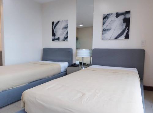 Posh Beds with City View and Pools in Mandaluyong