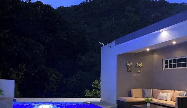 Private Infinity Pool Retreat Mountain View AC/Wifi in Santiago de los Caballeros