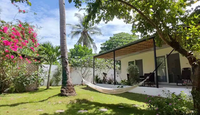 Private 3 Bedrooms House with a quiet relaxing Garden, 6 min to Alona in Panglao