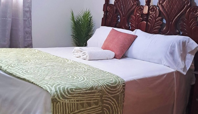Private Tropical Room with A/C in a Shared Apartment | Villa Valencia in Los Patos