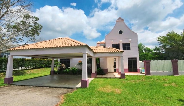 Private Villa With pool bbq sound system wifi snooker in Kampong Balik Mungkar