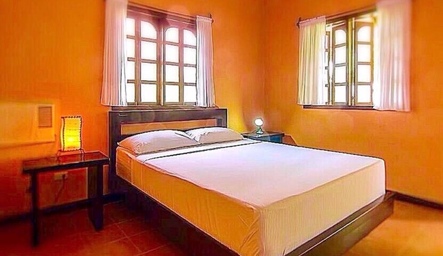 Puesta del Sol Beach Bungalows in Mambajao