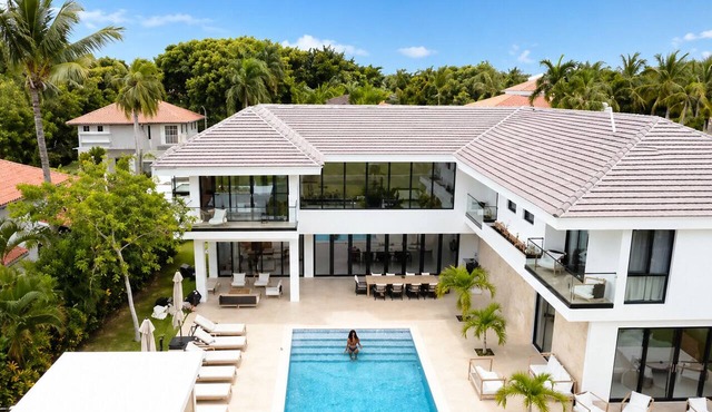 Punta Cana luxury villa gym, sauna, pool lake view in Punta Cana