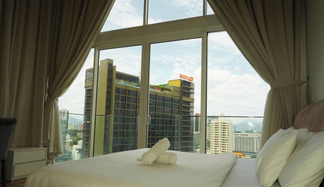 Quill Residences KLCC Luxury Suite by Maju Inn-Junior Suite with Balcony