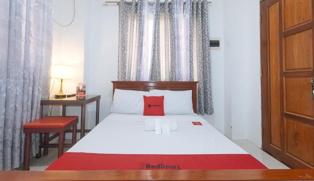 RedDoorz near LRT 2 Antipolo Station in Antipolo