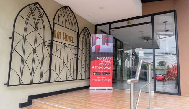 Reddoorz Plus Near Bamboo Organ Las Pinas in Las Pinas