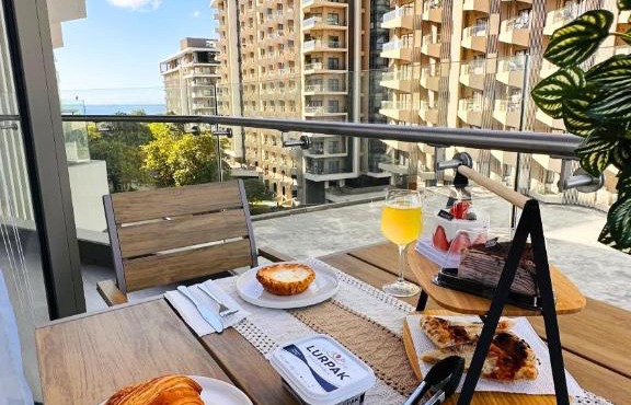 Resort Living 1BR Corner Apartment with Balcony