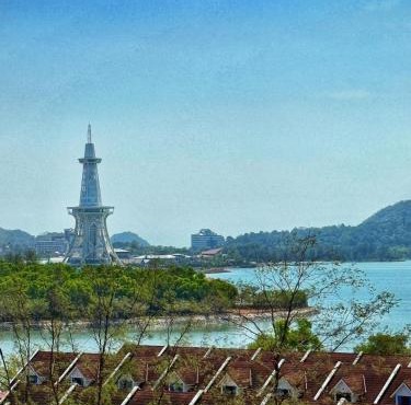 Roamia Retreat - Lighthouse