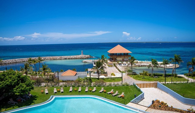 Room w/Oceanview Balcony, Outside Pool, & Beach Access in La Romana
