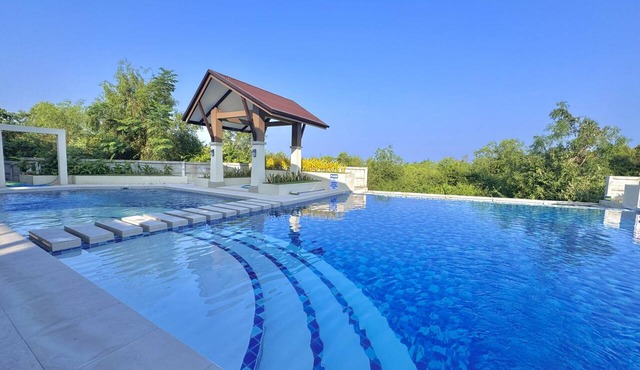 Royal Oceancrest Panglao 1 in Dauis