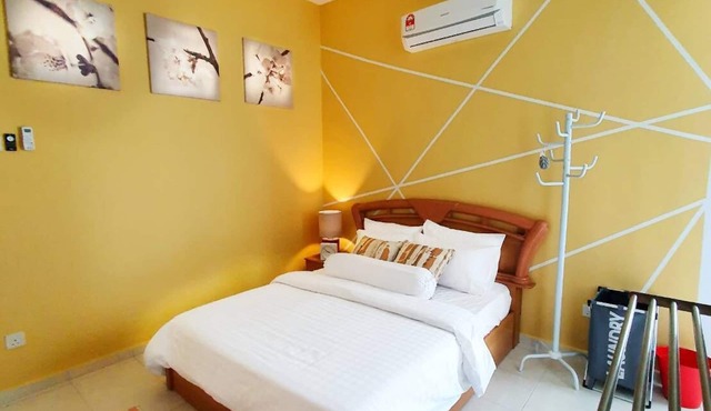 ruma Melaka Vacation Home - with private mini pool in Melaka