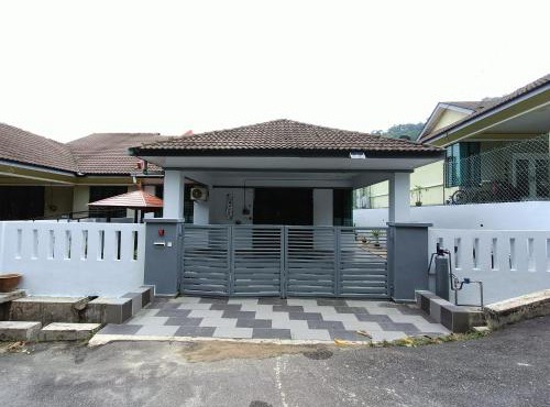 RUMAH MARYAM PRIVATE POOL DI PANTAI BESERAH in Kuantan