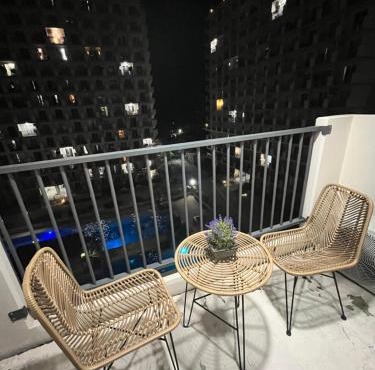 Saekyung Charming condo with pool and city views