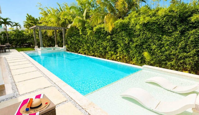 Santorini Pool Villa | Rooftop Sea View Sleeps 15 in Sosúa