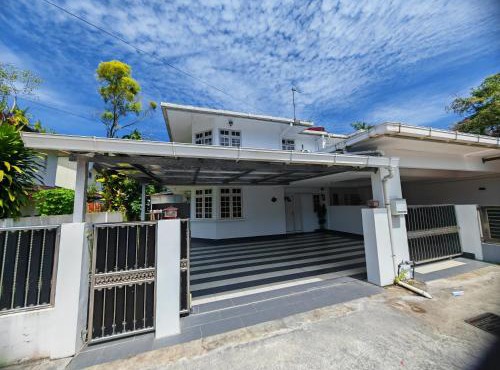 Saradise Staycation Semi Detached House in Kuching