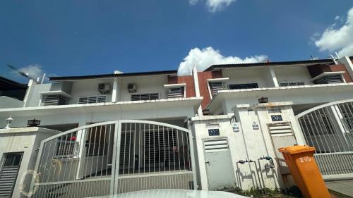 Saujana S2 Height Happy Guest House in Kampong Sebir