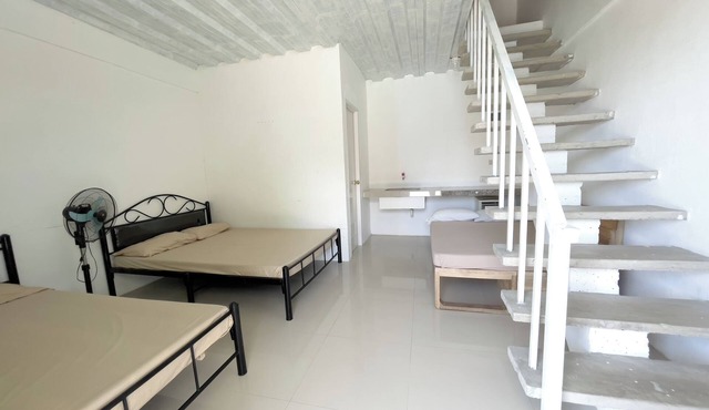 Sea Master Beach Resort in Lian